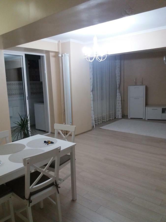 Juli'S Apartment Oradea Exterior foto
